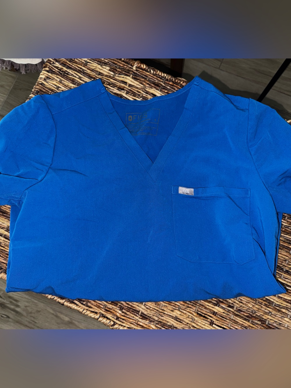 Women’s figs scrub/top